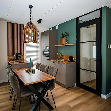 Poolside Escape With Sauna, Cleaning Included *